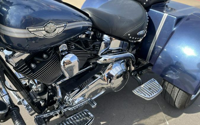 2003 Harley-Davidson® FLSTCI Heritage Softail® Classic Blue Burst