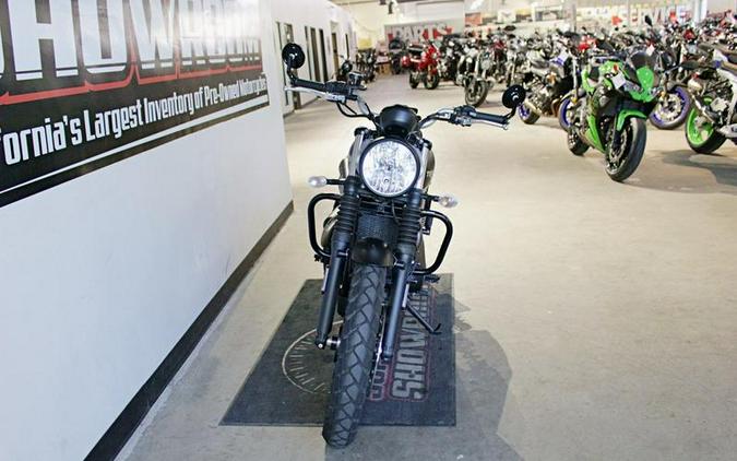 2019 Triumph Street Scrambler Matt Khaki and Aluminum Silver