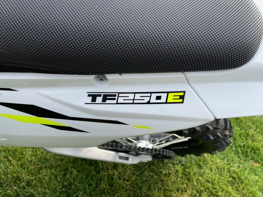 2026 Triumph TF 250-E Jet Black/Pure White