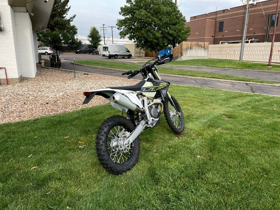 2026 Triumph TF 250-E Jet Black/Pure White