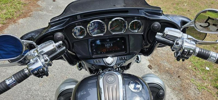 2019 Harley-Davidson® FLHXSE - CVO™ Street Glide®