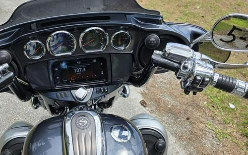 2019 Harley-Davidson® FLHXSE - CVO™ Street Glide®