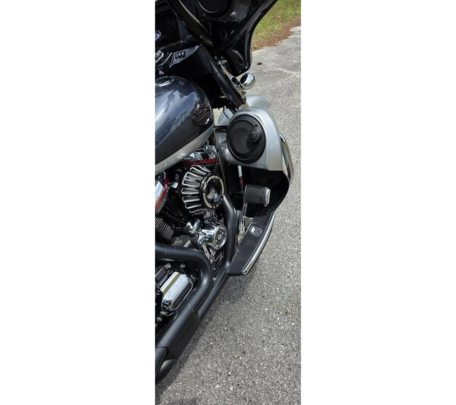 2019 Harley-Davidson® FLHXSE - CVO™ Street Glide®