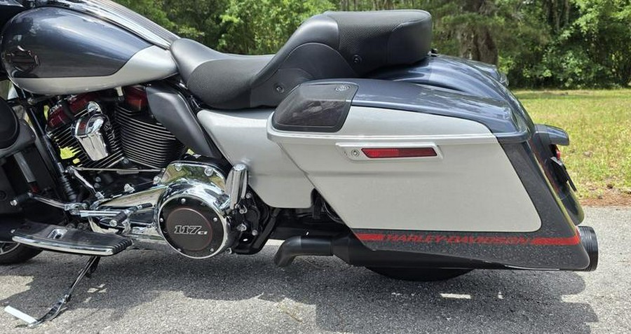 2019 Harley-Davidson® FLHXSE - CVO™ Street Glide®