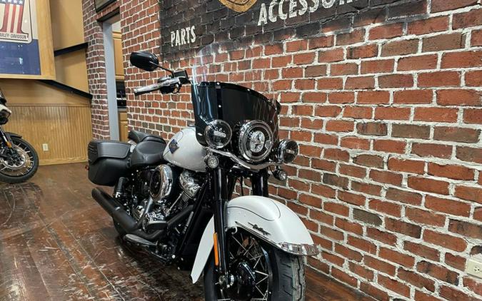 2025 Harley-Davidson Softail FLHC - Heritage Classic