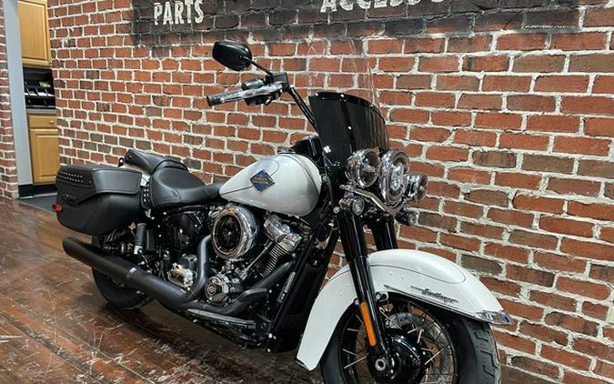 2025 Harley-Davidson Softail FLHC - Heritage Classic