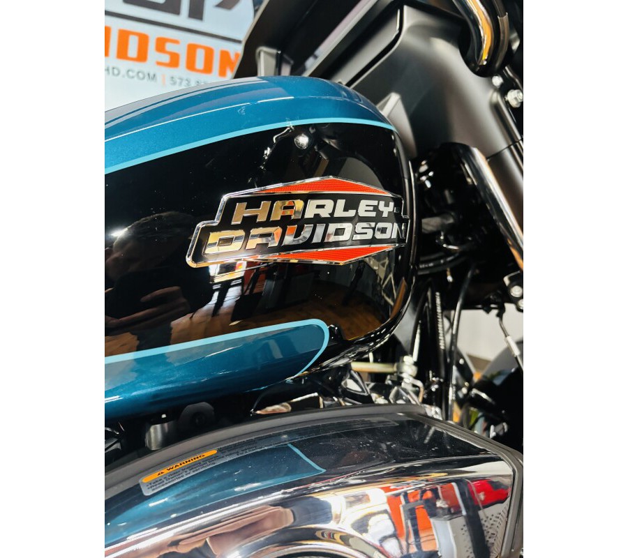 2026 Harley-Davidson® Street Glide® TEAL THUNDR/BLK W/ PINSTRIP