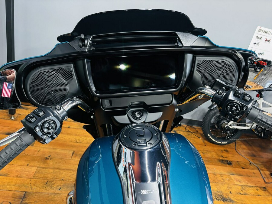 2026 Harley-Davidson® Street Glide® TEAL THUNDR/BLK W/ PINSTRIP
