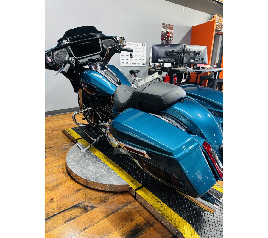2026 Harley-Davidson® Street Glide® TEAL THUNDR/BLK W/ PINSTRIP