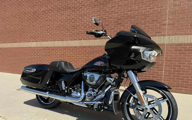 2026 Harley-Davidson® Road Glide® Vivid Black Chrome Trim