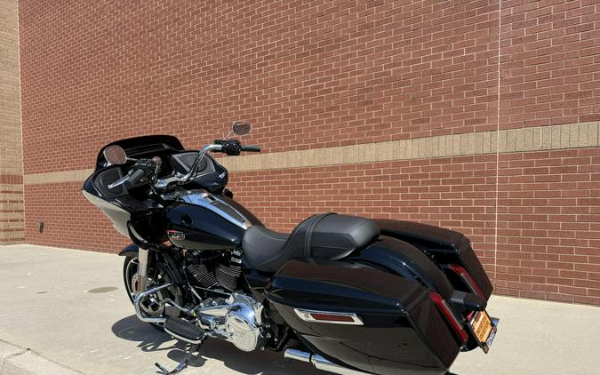 2026 Harley-Davidson® Road Glide® Vivid Black Chrome Trim