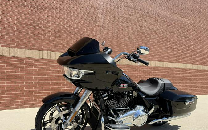 2026 Harley-Davidson® Road Glide® Vivid Black Chrome Trim