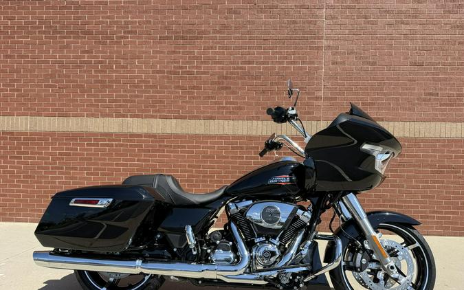 2026 Harley-Davidson® Road Glide® Vivid Black Chrome Trim