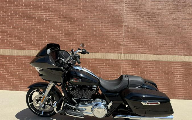 2026 Harley-Davidson® Road Glide® Vivid Black Chrome Trim
