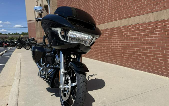2026 Harley-Davidson® Road Glide® Vivid Black Chrome Trim