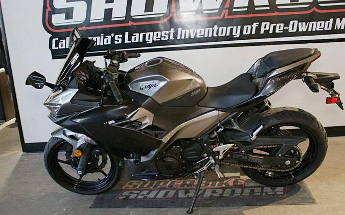 2021 Kawasaki Ninja® 400 Metallic Graphite Gray/Metallic Magnetic Dark Gray