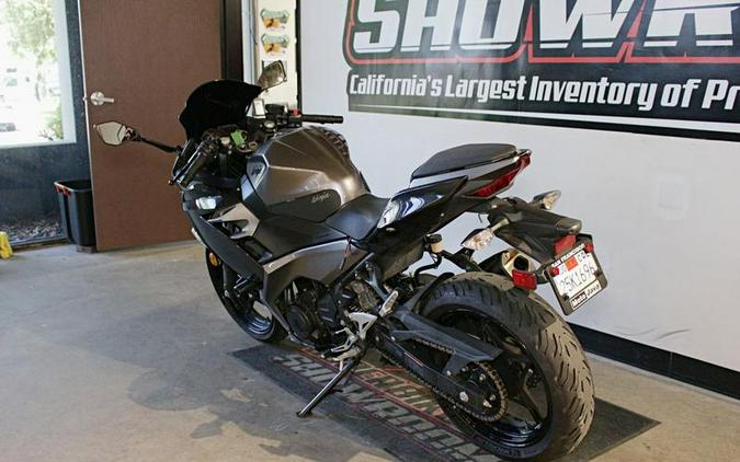 2021 Kawasaki Ninja® 400 Metallic Graphite Gray/Metallic Magnetic Dark Gray