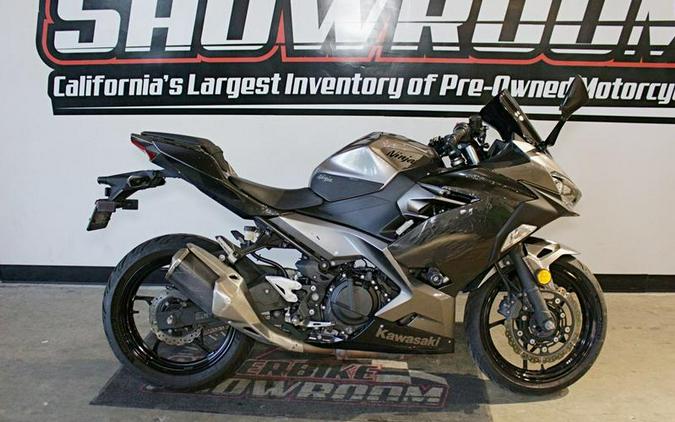 2021 Kawasaki Ninja® 400 Metallic Graphite Gray/Metallic Magnetic Dark Gray