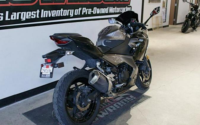2021 Kawasaki Ninja® 400 Metallic Graphite Gray/Metallic Magnetic Dark Gray