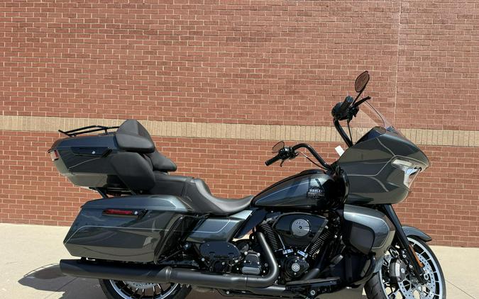 2026 Harley-Davidson® Road Glide Limited Iron Horse Metallic - Black Finish