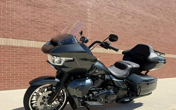 2026 Harley-Davidson® Road Glide Limited Iron Horse Metallic - Black Finish