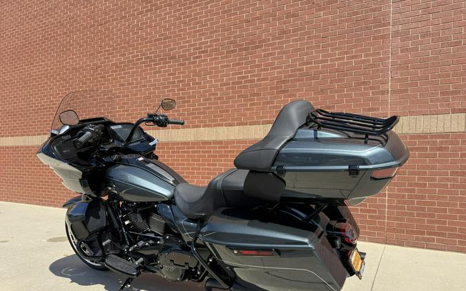 2026 Harley-Davidson® Road Glide Limited Iron Horse Metallic - Black Finish