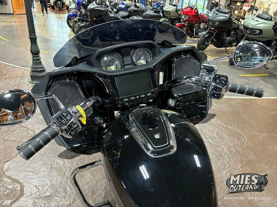 2023 Indian Motorcycle® Challenger® Limited Black Metallic