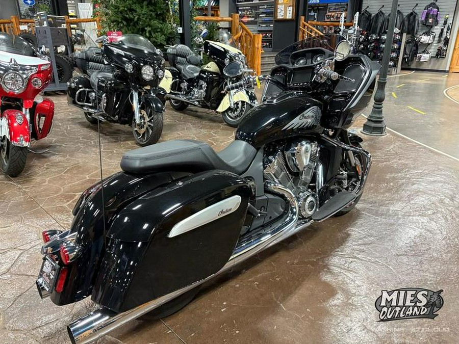 2023 Indian Motorcycle® Challenger® Limited Black Metallic