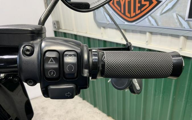 2018 Harley-Davidson® FLHCS - Softail® Heritage Classic 114 115th Anniversary