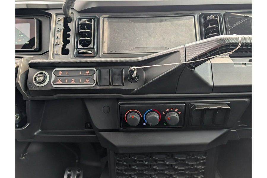 2027 DEFENDER XU MAX XT CAB HD10 TRIPLE - Can-Am