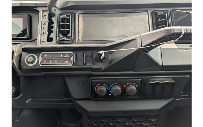 2027 DEFENDER XU MAX XT CAB HD10 TRIPLE - Can-Am