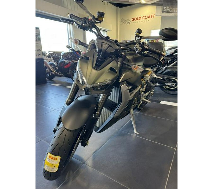 2024 Ducati Streetfighter V2 Storm Green
