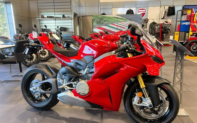 New 2025 Ducati Panigale V4 S