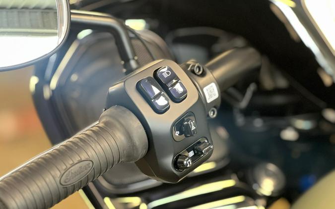 2025 Indian Motorcycle Challenger® Dark Horse® 112