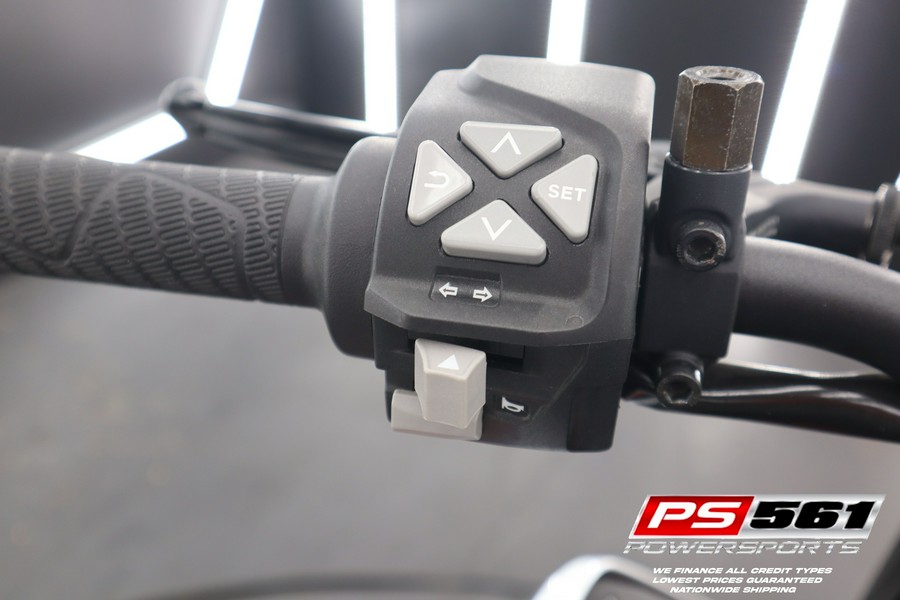 2020 KTM 890 Duke R