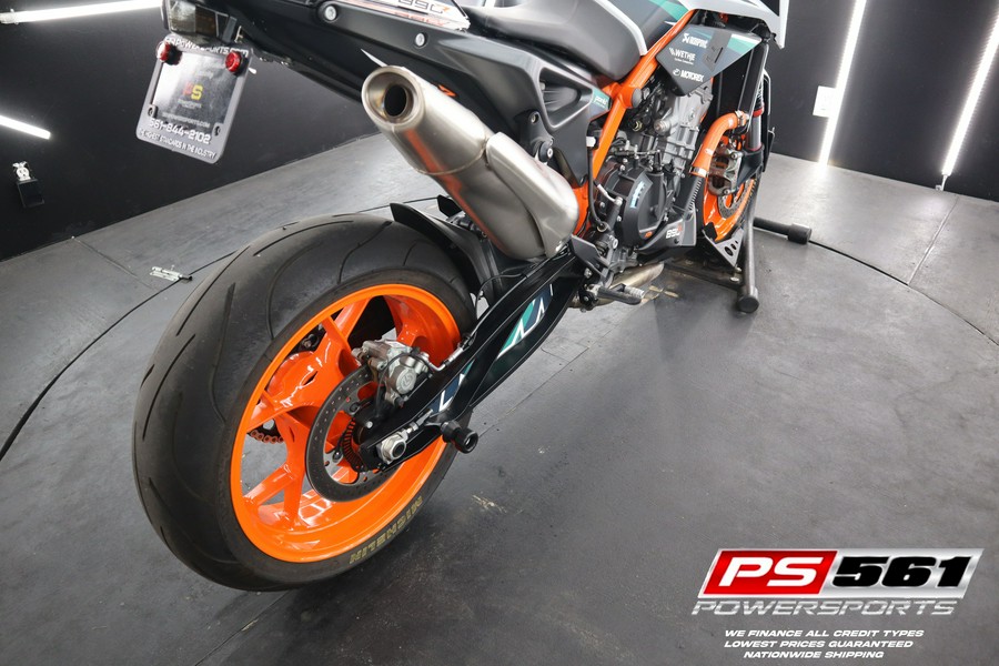 2020 KTM 890 Duke R
