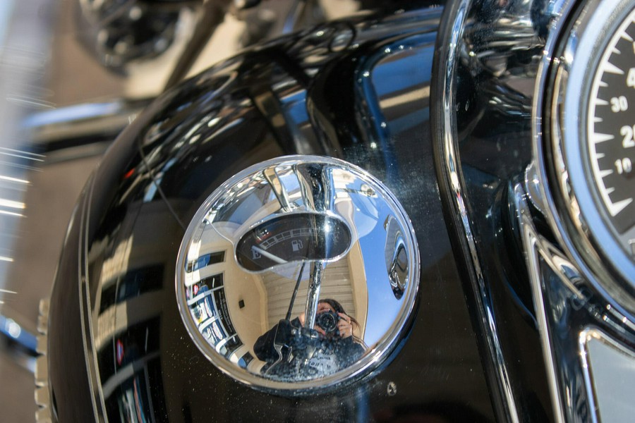 2015 HARLEY ROAD KING BASE