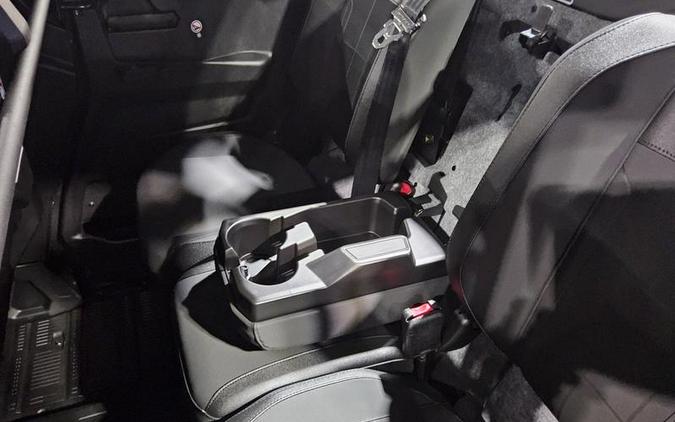 2026 Can-Am® Defender MAX XT CAB HD11 With 10.25 in.display