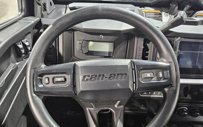 2026 Can-Am® Defender MAX XT CAB HD11 With 10.25 in.display