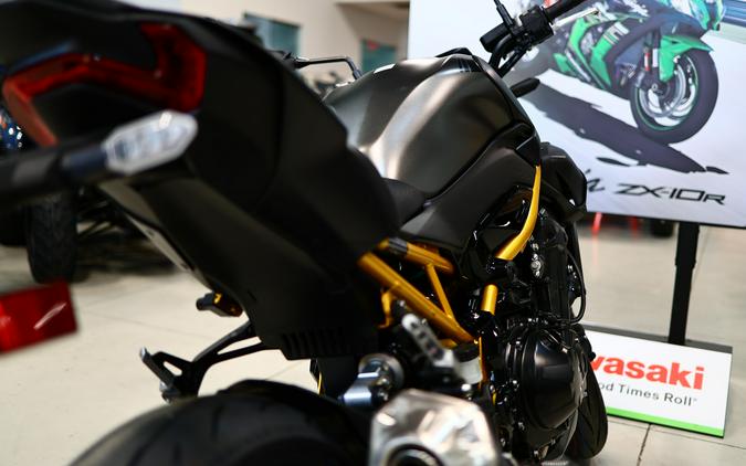 2026 Kawasaki Z900 ABS Metallic Matte Graphenesteel GrayMetallic Flat Spark Black