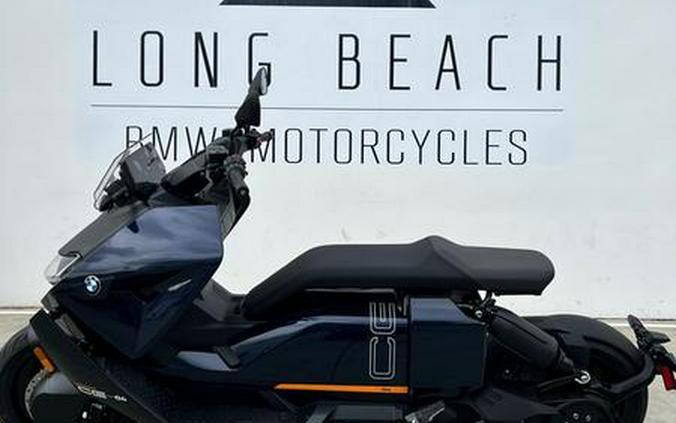 2023 BMW CE 04 Review [Urban Electric Commuter Scooter]