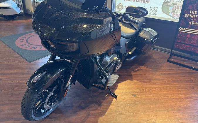 2026 Indian Motorcycle CHALLENGER DH 112, BLACK METALLIC/BLACK CRYSTAL POWERBAND AUDIO PACKAGE