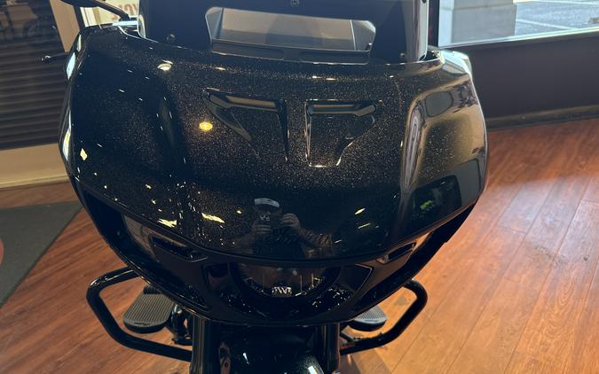 2026 Indian Motorcycle CHALLENGER DH 112, BLACK METALLIC/BLACK CRYSTAL POWERBAND AUDIO PACKAGE