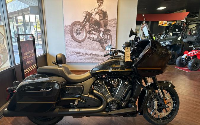 2026 Indian Motorcycle CHALLENGER DH 112, BLACK METALLIC/BLACK CRYSTAL POWERBAND AUDIO PACKAGE