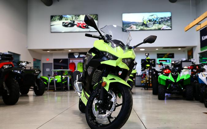 2026 Kawasaki Ninja 500 SE ABS Metallic Yellowish GreenEbony