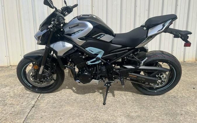 2025 Kawasaki Z900 ABS Galaxy Silver/Metallic Spark Black
