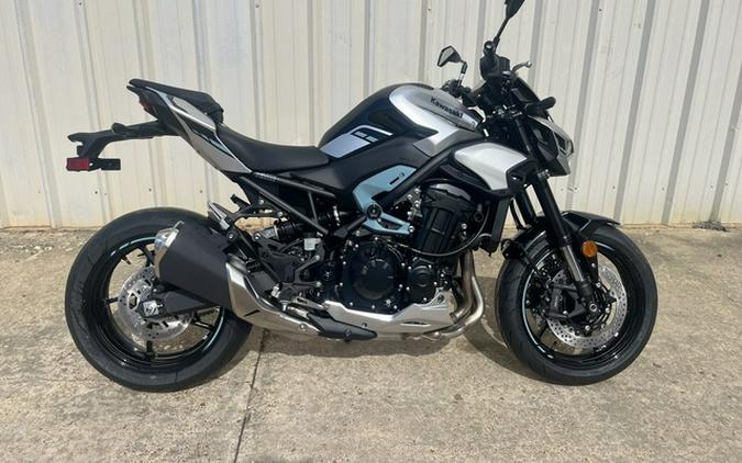 2025 Kawasaki Z900 ABS Galaxy Silver/Metallic Spark Black
