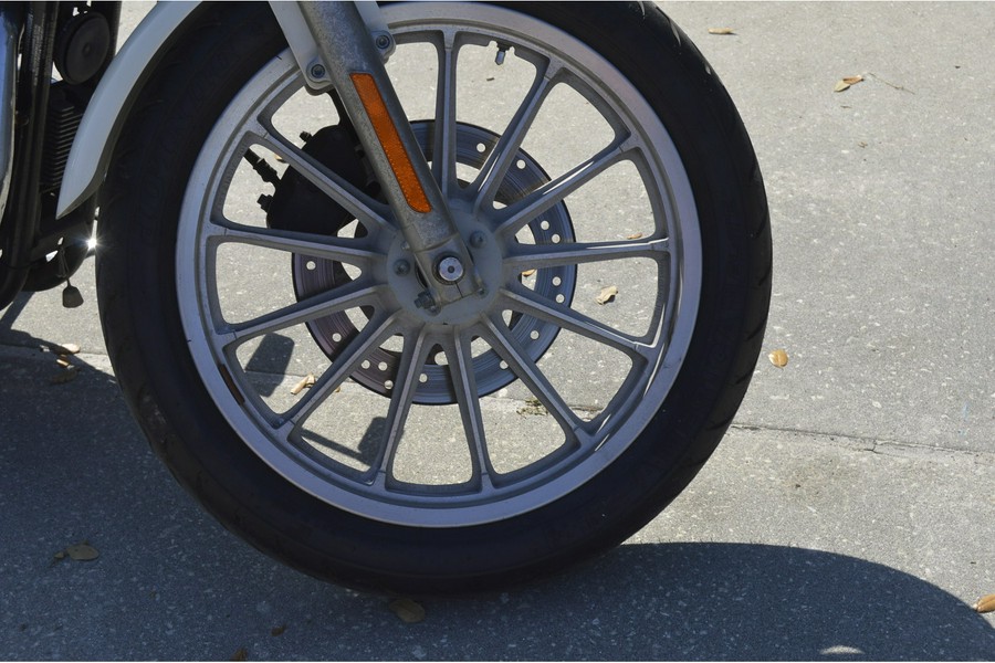 2003 Harley-Davidson® XL 883 Hugger