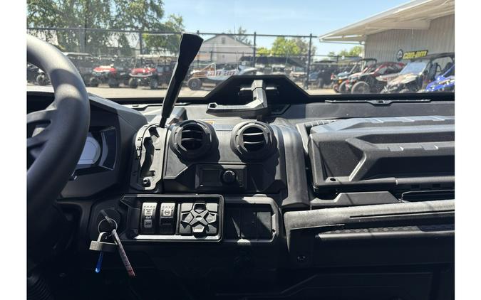 2025 Can-Am Defender Max Lone Star Cab HD10