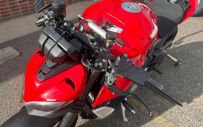2022 Ducati Streetfighter V4